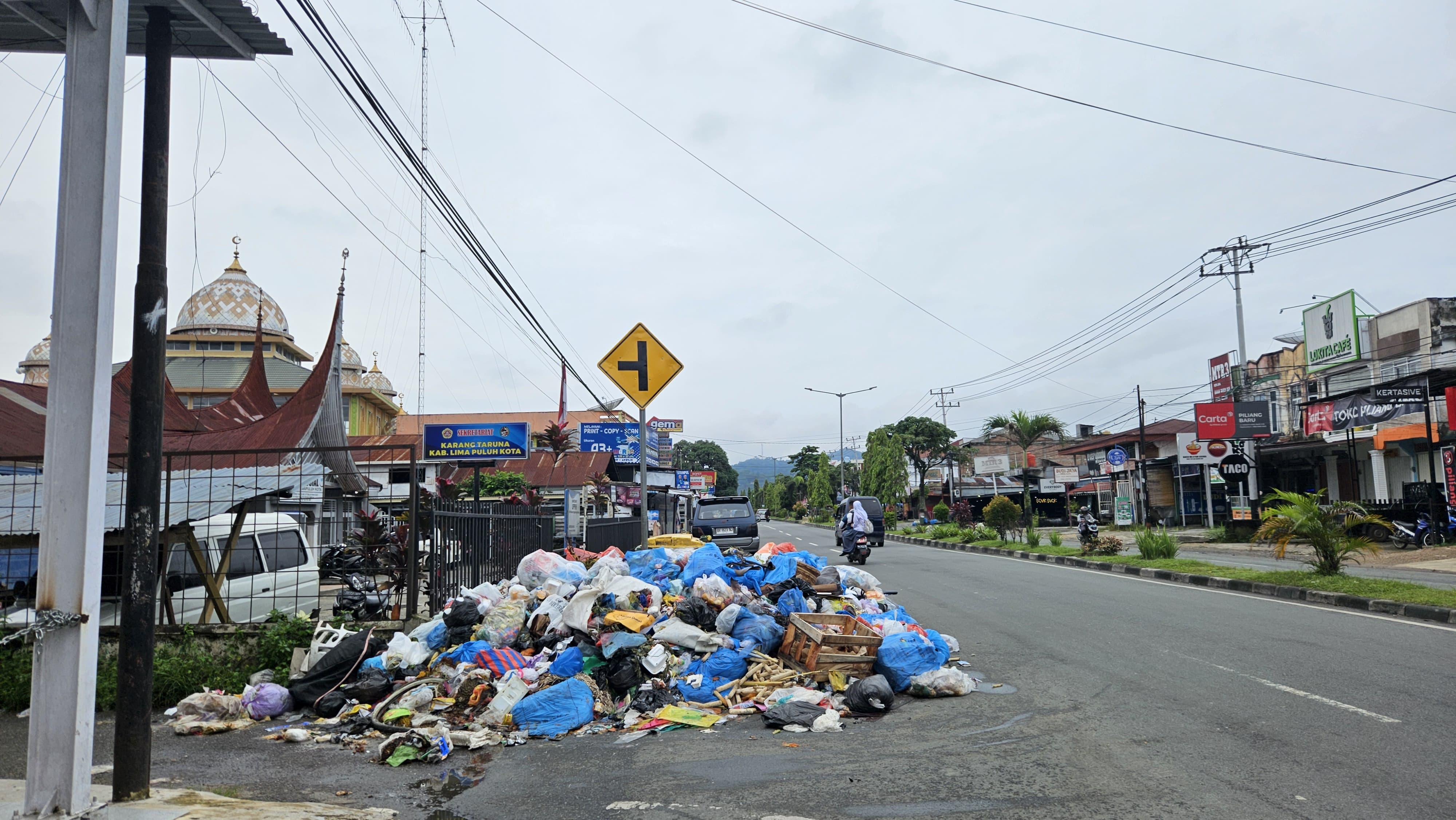 Tumpukan sampah di Kota Payakumbuh 